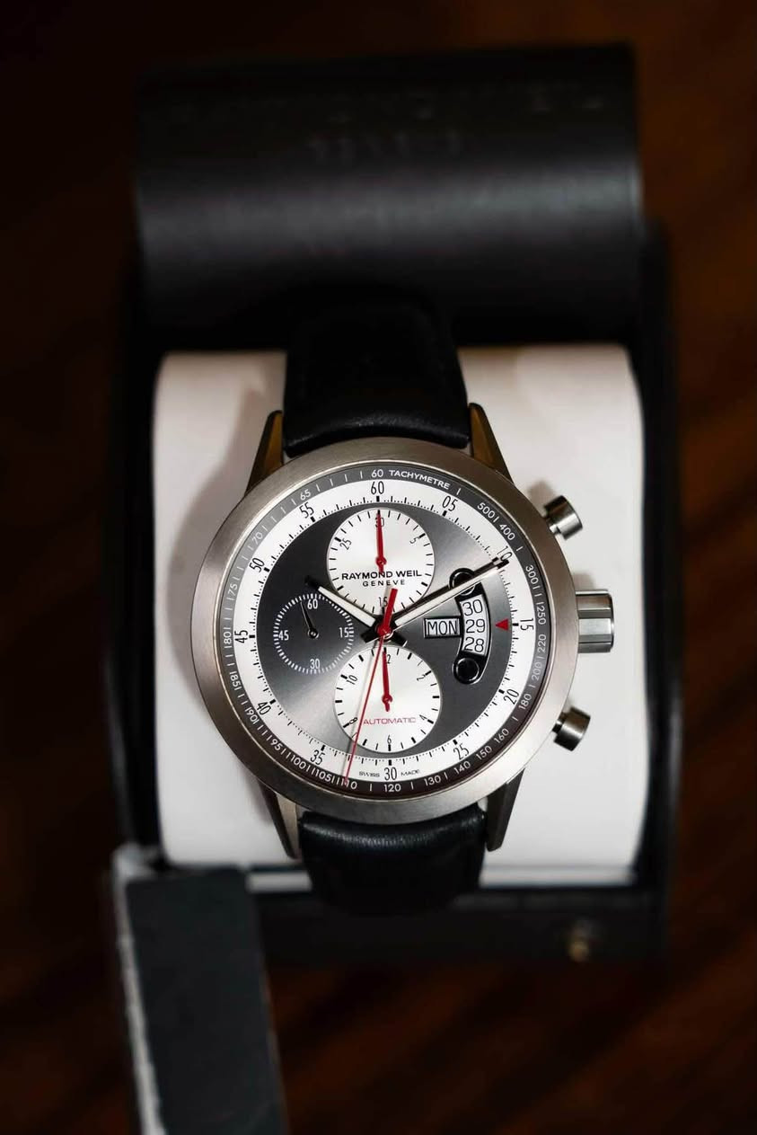 Raymond Weil Freelancer

مخزن وكالة 

تيتانيوم بالكامل 

قطر 45

اوتوماتيك

25 حجر

سير جلد طبيعي 

احتياطي الطاقة 46 ساعه 

مقاوم للماء 100 متر 

توقيت كرينتش

كرونوغرف 

سنتر ثواني سنتر 12 ساعه منفصل 

لومينوس 

ماكنة كشف 

قياس سرعه الدوران 

توجد خدمة توصيل 

***********
