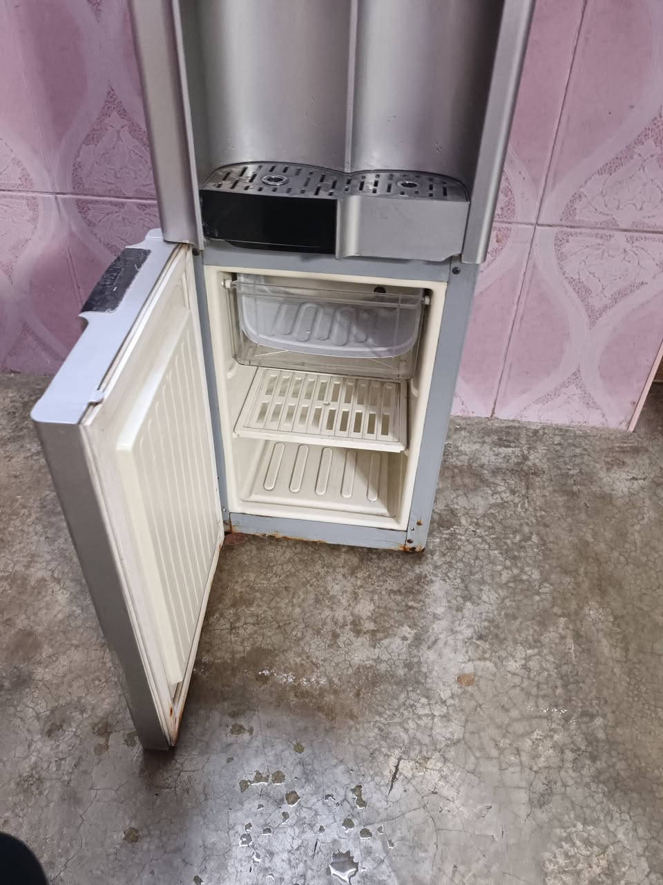براد شغال شرط حار بارد ثلاجه كل عيب مابيه فول نضافه سعر 65 وبيه مجال مكاني كركوك حي عسكري شراي اتصل ***********
