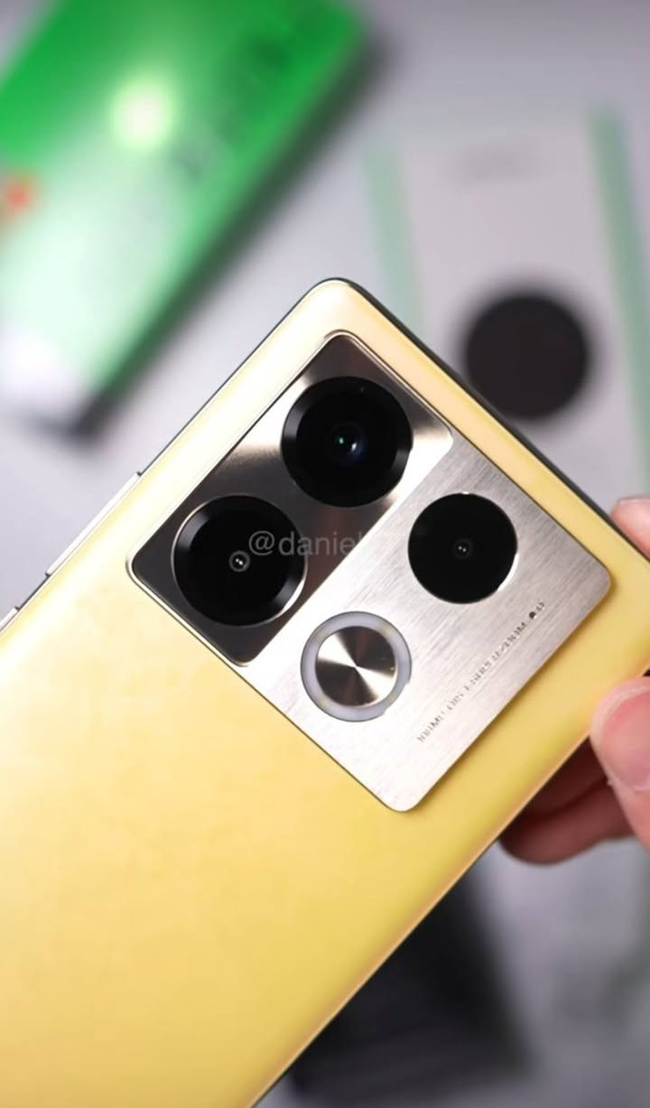 سلام عليكم للبيع أو المراوس ب إيفون فقط انفنكس نوت 40 برو Infinix NOTE 40 Pro
ذاكرة:256✅
البطاريه:5000mAh✅
الكامره الأمامية:32M✅
الكامره الخلفية:108M ✅
1ملاحظة:الجهاز بي فطور بسيطه بضهر وبشاشة✅
2للمراوس بايفون فقط وعادي انطي فرق حسب القناعة✅
((مكان النجف))


**إذا كنت صاحب هذا الإعلان وتريد حذفه لأي سبب، رجاءا أرسل رسالة إلى الدعم الفني**