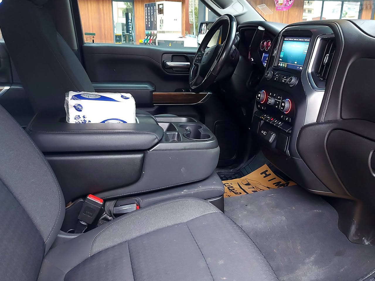 السلام عليكم ورحمة الله وبركاته شوفرليت سلفرادو Z71 وارد امريكي🇺🇲 حادثه موضح بل صوره باب مبدل بلاد صبغ شويه بل بدي مكانين كلش صغير باردماشيه 91km سياره نضيفه مابيه عيوب باب طويل بدي قصير
المواصفات🧿 
بصمه ابواب 🟢
بصمه تشغيل 🟢
شغال🟢
مكينه5300v8✈
كير 10سرعات 🟢
4×4 دبل اكسل 🟢
كشنات تدفئه🔥
كشافات خلفيه وامامي🟢
ويل سبورت🟢

سنويه وهزه جديد مكان السياره✅ سليمانى تحويل وكاله بشرط ✅
1GCUYEED&NZ238653
السعر285 وبي مجال قليل 
***********
