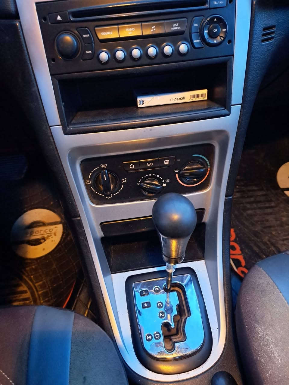 السلام عليكم بيجو 307 موديل 2006 رقم نينوى مسطرة شرط التحويل ثاني يوم كير محرك شرط  تبريد تدفئة شرط كهربائيات كلها شغالة كابون بنزين بيها تايرات جدد السيارة بيها تقليمات مكانين والبوند مبدل فقط  مابيها لا حادث ولا ضربة ويل كب جامات كهرب الامامي سنتر لوك ريموند السعر 63  وبيها مجال قليل السيارة مال جناي ادامة كاملة دينار ما تصرف عليها المكان موصل قضاء تلكيف للاستفسار الاتصال على الرقم ***********  بي وتساب وال اسيا ***********
