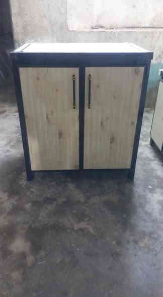 معرض ومعمل الاخوين لبيع وشراء الاثاث الجديد والمستعمل عمل انواع المطابخ والكاونترات حسب طلب الزبون جميع الالوان والموديلات العنوان الانبار القائم مقابل مركز الشباب هاتف ***********
