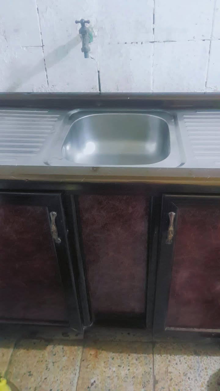 غراض منزليه للبيع مكينه مال لحيم وطباخ وثلاجه وقنينه وبلازمه حجم 32 وكاونتر السعر 450 فقل الستفسار واتساب فقط *********** او ع صفحه
