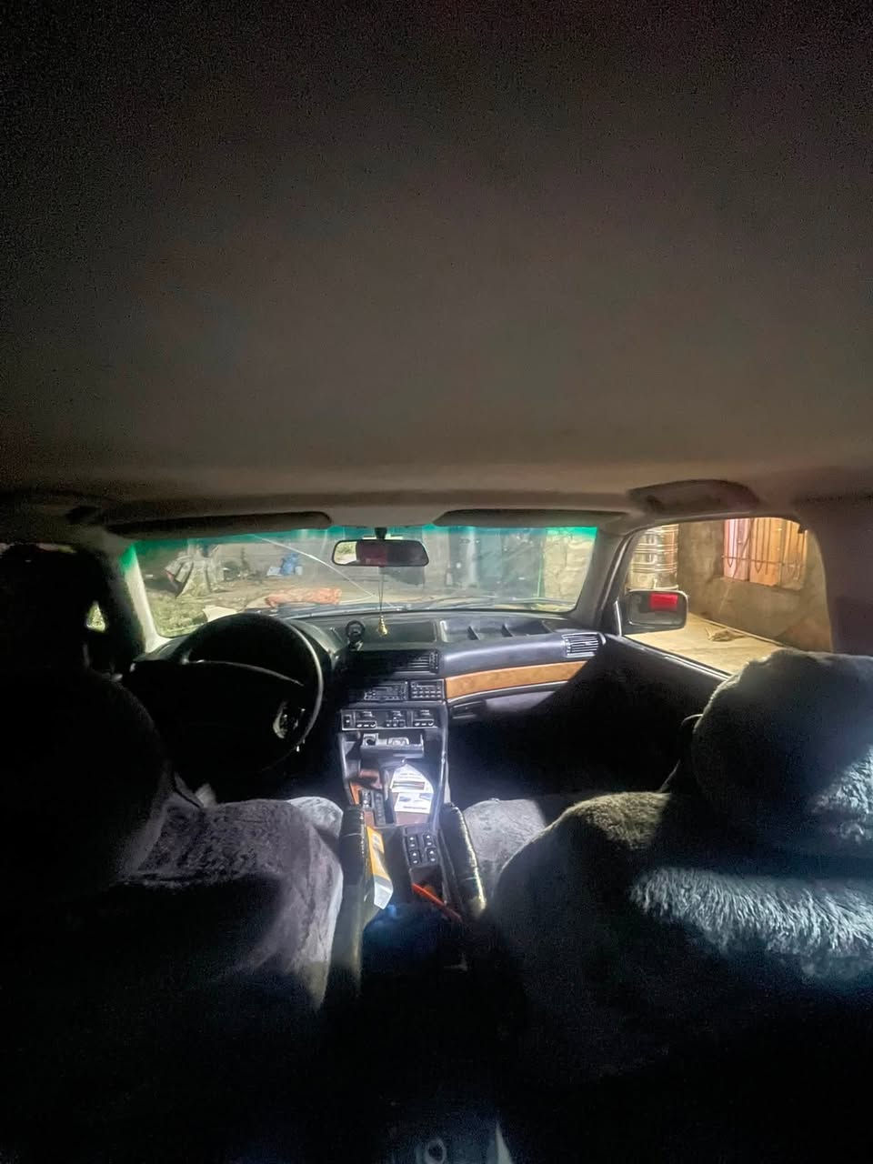 السلام عليكم bmw 735  كير ومحرك شرط صدر امامي خلفي تخم تاير خلفي جديد الامامي نص عمر فحص نينوى صاحبها مااندله بس اكفلك قانونياً وعشائرياً 
السعر 28 وبيها مجال 

للاستفسار /***********
