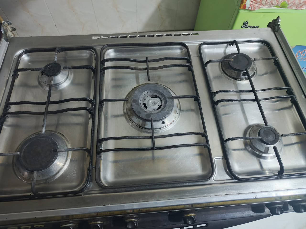 غراض بيت للبيع طباخ كريازي اوثلاجه كريازي اوتنور كهربائي وافراش اثري دي 4@4 اوزوليه3@4 للاستفسار *********** بي واتساب
