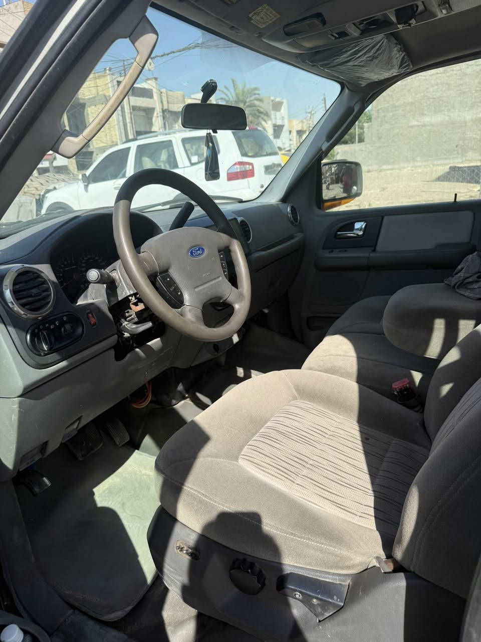 فورد اكسبديشن موديل 2004
بيها صبغ احزام بسبب الجراد
مكينه 8 سلندر خير من الله 
حداديه خير من الله 
تبريد خير من الله
كهربائيات جاهزه وكامله 
تايرات تخم 
رقم بغداد ثاني يوم تحويل 
7 راكب 
٣ قطع تبريد
سياره جاهزه وحلوه 
عارضها 
65 ورقه وبيها مجال
لاستفسار 
***********
