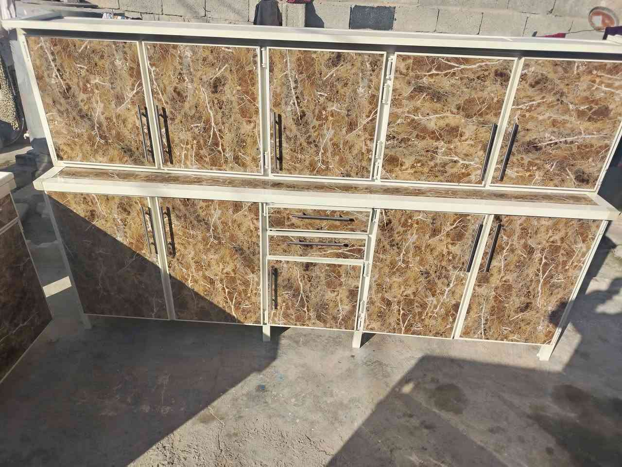 كاونتر الألمنيوم للبيع نضيف مترين ونص والسنك متر ونص مرمر السعر 340 للتواصل ***********
