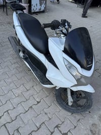 دراجه pcx للبيع موديل 16 دراجه كلش نضيفه عنواني بغداد المنصور للتواصل ...