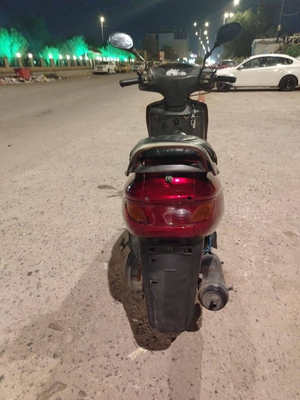 السلام عليكم
دراجه فراشه نثيه نظيفه كلش مفتوحه تجفيت جديد 
كلشي ماناقصها كلشي شغال السلف مرات يشتغل ومرات مايشتغل 
كهربائيات شغاله نهضتها حلوه سعرها 350 
مكاني ديوانيه مركز 
*********** 
بي واتساب
