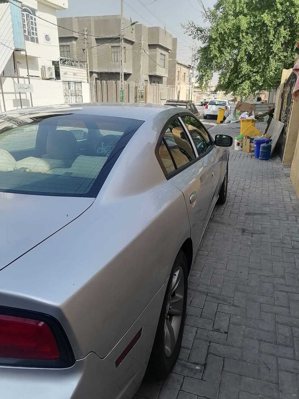 السلام عليكم للبيع فقط موديل 12 اصل بيهه فخذه صفحه السايق وبيهه صبغ يعني ما مكفوله اكفل جفيه وكلبه سياره مكينه وكير جدد قبل فتره شاديهن تخم تاير حداده عربانه جديده تبريد جاهزه من كل شي مابيهه اي نقص رقم بغداد تحويل ثاني يوم مكان بصره القبله سعرهه 118 وبيهه مجال قليل ***********
