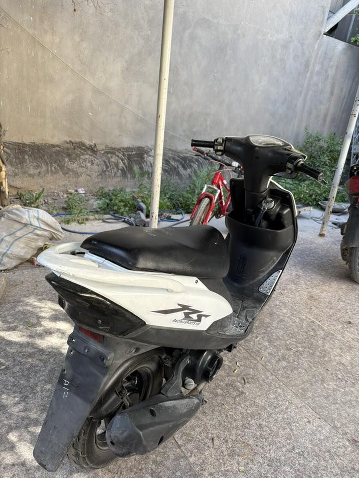 سلام عليكم ماكس عدله بوشه 49 دراجه مكفوله مكينتهه ونظيفه مصارلهه هواي من نزلت من الرمبه شرط تاخذها تترحملي عليها مكاني بغداد سبع ابكار الشراي يتصل سعرهه 900 وبيها مجال 
***********
