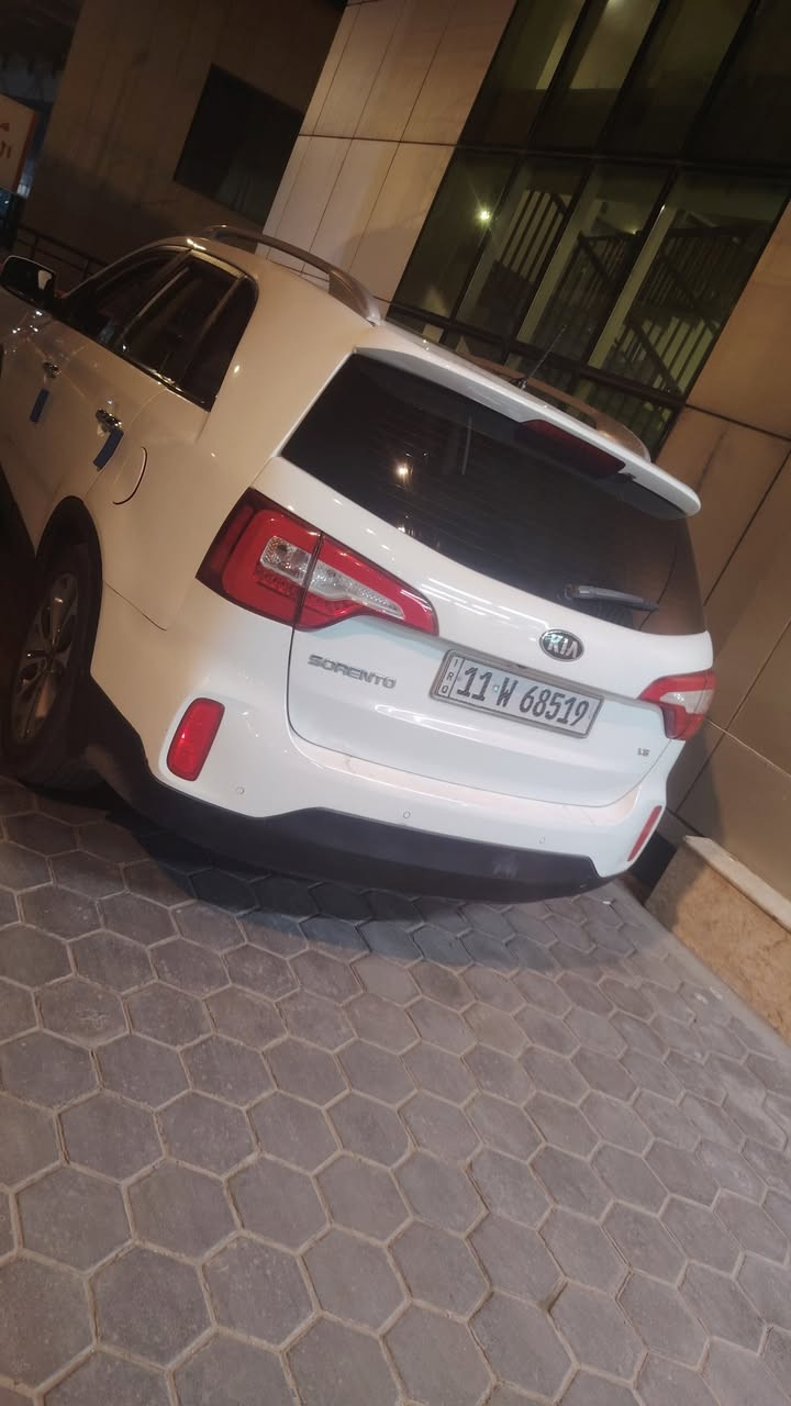 سلام عليكم سورنتو ١٣ شكل ١٥ فول واحد عل واحد بيه ضربه خلفيه جملغت ثنين وقباق الجنطه والباقي مكفول مكين ٦ سلندر مامفترحه السعر ١٥٨ ومكاني كربلاء طويريج  *********** غير متواجد عل فيس
