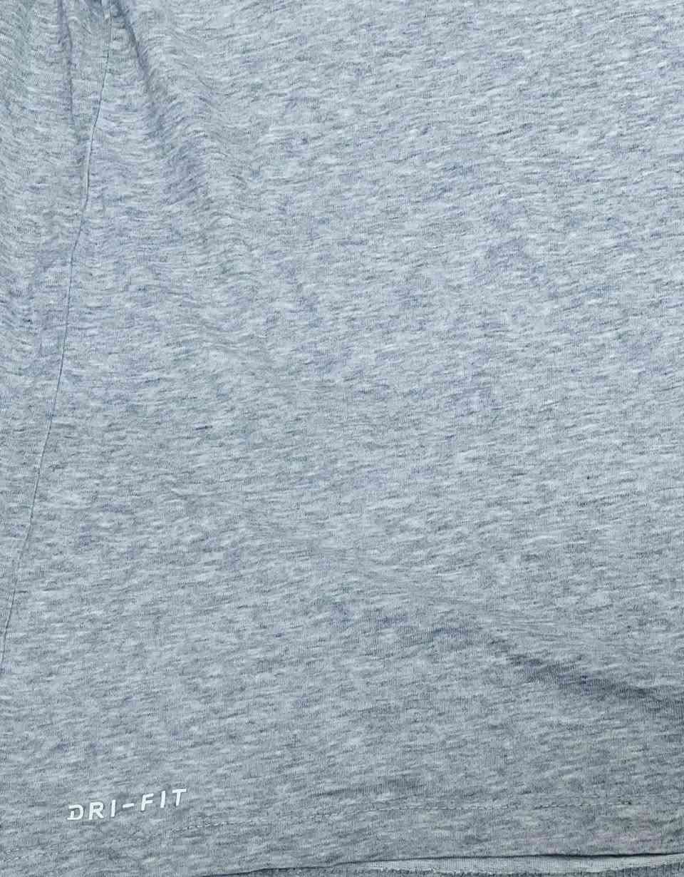 Nike غَير مُستخدم
نايكي قُطني، باللَيبُل.
القياس/  XXL راهي، يلبّس 3XL .
عُرض الصدر 68 _ الطول 70 .


**إذا كنت صاحب هذا الإعلان وتريد حذفه لأي سبب، رجاءا أرسل رسالة إلى الدعم الفني**