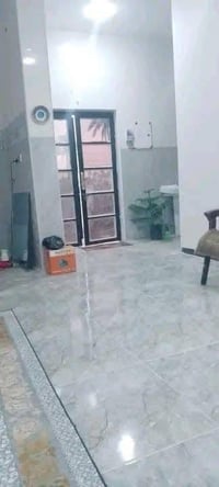 بيت للبيع  مساحتها 200سند25 مبني بي غرفه ومطبخ مفتوح عله الصاله ومجمع ...
