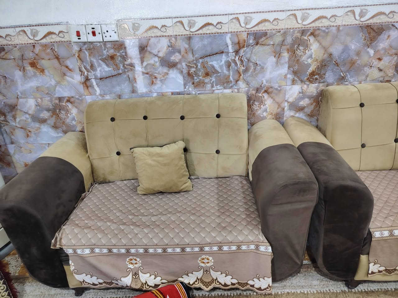 سلام عليكم قنفات البيع نضافه مالتهن 90 رقم *********** مكان العماره
