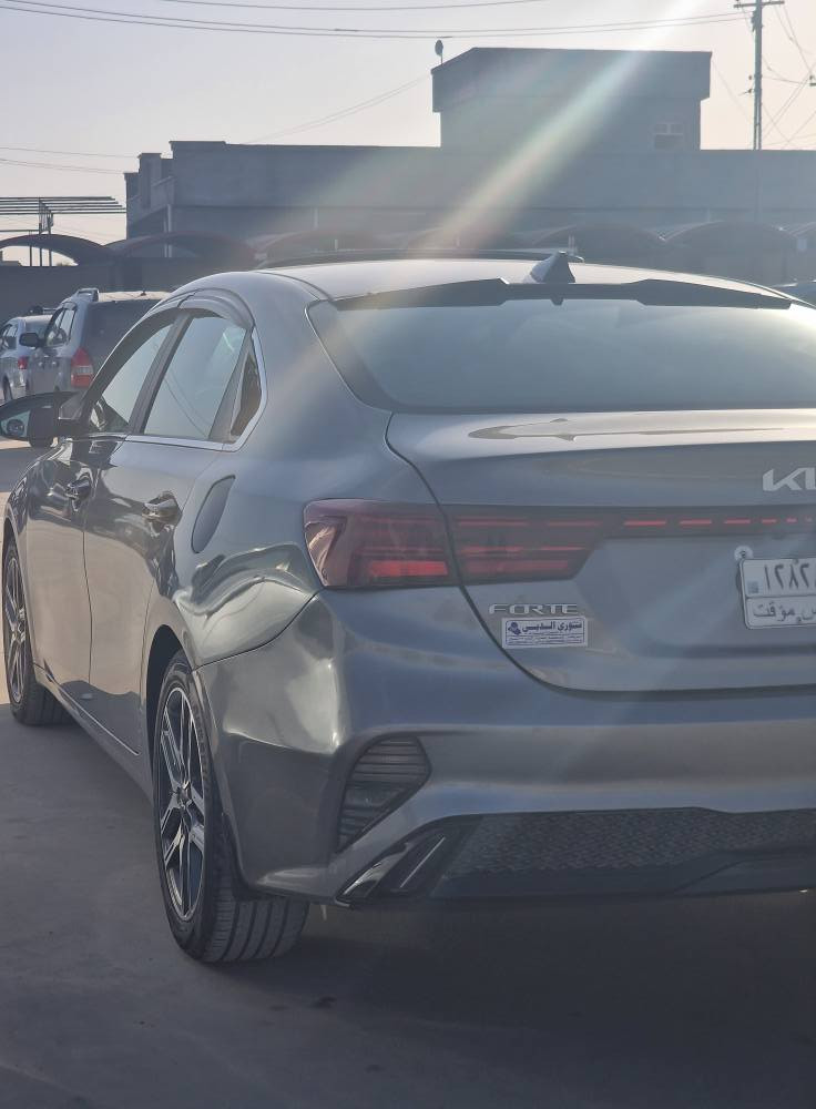 – كيا فورتي 2023 أعلى فئه  (واحد على واحد)
🔹 محرك 2000 DOHC
🔹 فتحة سقف
🔹 تبريد وتسخين مقاعد
🔹 رادار أمامي وجانبي
🔹 بصمة تشغيل + ترحيب عند الاقتراب
🔹 تشغيل عن بُعد
🔹 3 مودات للقيادة
🔹 هند بريك كهربائي
🔹 Auto Hold
🔹 السيارة منفيس 
💎لايت زينول 3 عدسات 
💎شحن لاسلكي 

⚠️ تفاصيل الحادث:
– السيارة صبغ 4 قطع
– باب خلف السكن
– جاملوك خلفي
– جاملوك أمامي
– بدون دواخل – بدون إيربكات

📌 سعر السيارة 165  وبيها مجال بسيط 
📍 الموقع: القيارة _ قرية ازهيليله 

📞 للاستفسار: ***********
