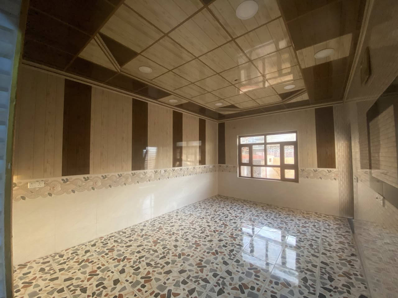 متوفر بيت له يجار في مجمع طيبة بيت نضيف مساحة225 متراً تواصل معنا على الواتساب ***********
