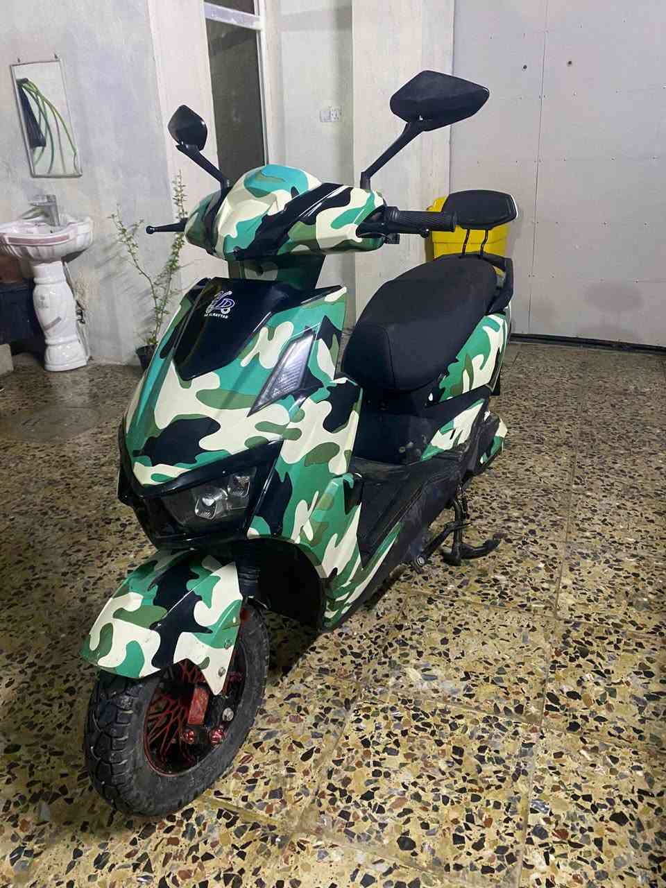 دراجه شحن موديل 2025  بعدهه جديده برغي مامفتوح بيهه صار 7 اشهر من نزلتهه من الرمبه بسمي دراجه فول مواصفات سرعتهه 90 السعر مليون واتساب  ***********
