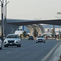 للبيع بسعر مناسب جداً دار ٣٠٠ متر بوليفارد ركن استلام قريب يحتوي على 5...