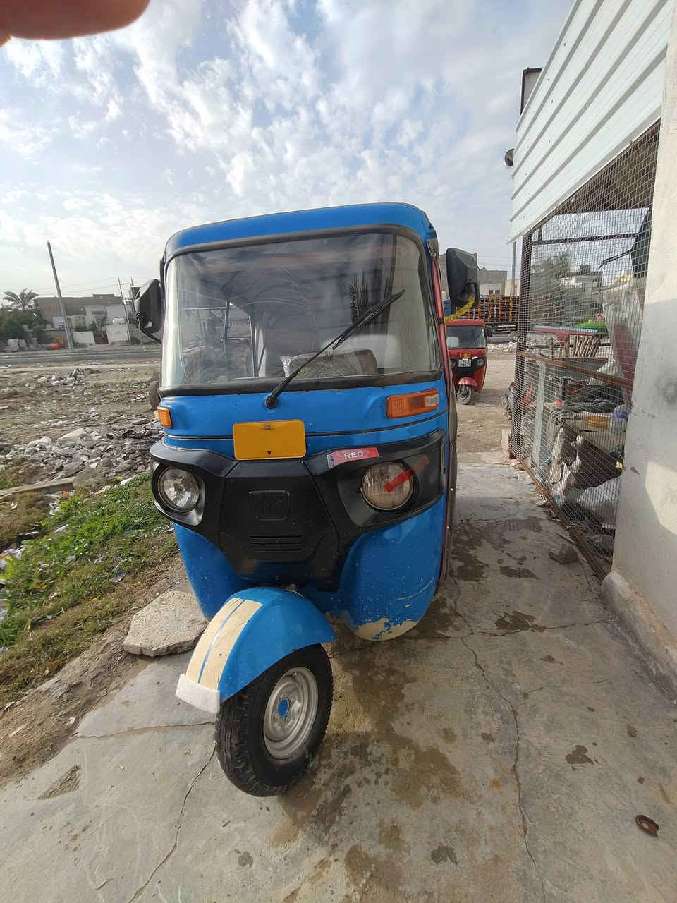 السلام عليكم تكتك موديل 21 بس بل سنوية 20 تحويل ثاني يوم الكشر مابي لا صبغ ولا معجون بس بارد المحرك مكفول لا تنقيص ولا تبخير الاكسل مكفول ترايهة زيرو السعر 6و٨٠٠ وبيها مجال قليل المكان بعقوبة جرف الملح الشراي يتصل عرقم ***********
