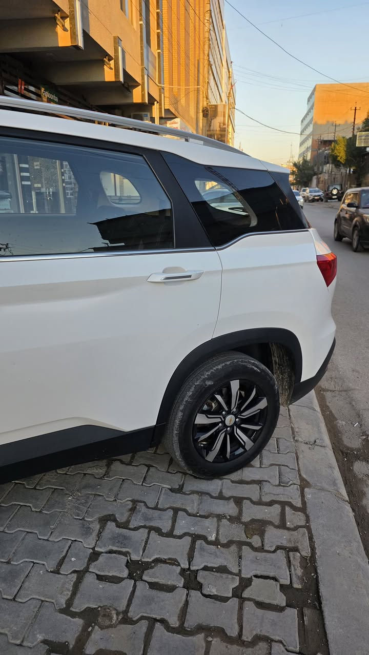 #شوفرليت#كابتيفا-بريمير #اعلى فئة فول فول مواصفات
موديل2022 وكالة المنصور خليجيه
مكفولة كفالة عامة , عدا طخه بطرف بالبنيد سويتها بارد والشغل محلو صبغتها ، وطخه بالصندوق هم بسيطه نسويلها سونار وتشوف بعينك 
ماشي ٥٣الف كيلو متر
6راكب 
محركV4-1.5تيربو-القدرة الحصانية148حصان مع ناقل حركة كير نوعCVTاتوماتيك
بصمة عدد2
العجلات المعدنية بقياس18بوصة
مصابيح أماميةLEDاوتوماتكية
مصابيح خلفية جديدةLED
فتحة سقف بانورامي
مرايا خارجية مع إشارات الانعطاف
تحكم في الصوت ومثبت السرعة من عجلة المقود(تحكم استرين اتجاهين)
وسادات هوائية عدد6（أريباك)
كآمرات عدد1
نظام صوتي مع6سماعات
نظام مراقبة ضغط الإطارات
نظام المساعدة على الركن الأمامي(حساسات امامية)
نظام المساعدة على الركن الخلفي
نظام الثبات الإلكتروني Auto Hold
USB , Type C , Bluetooth
شاشة لمس ملونة قياس 
شاشة العدادات الرقمية قياس7بوصه
تحكم تكييف أتوماتيكي مع وجود قطعتين تبريد
مقاعد مخمل6راكب
تحكم كهربائي بالمرايا الجانبية
رقم بغداد تحويل ثاني يوم
السعر ١٤٥ ورقه وييه مجال للطيبين
العنوان / بغداد / الكراده 

للمعلومات الاتصال على الأرقام التالية
***********
متوفر واتس اب على هذا الرقم
