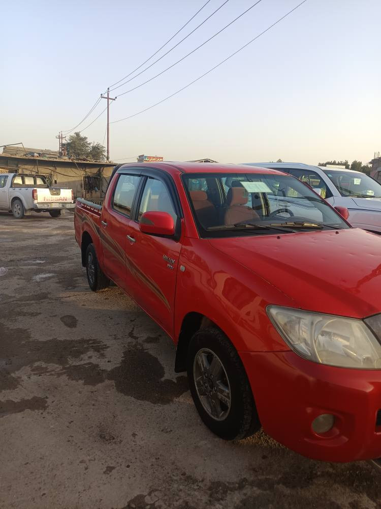 هايلوكس 2010 كير عادي كويتي شاصي 19
بيها باب وجاملغ خلفي صبغ  ومضروبة حالوب  
السيارة كشرها مو شي بس كير ومكينة كفالة داخلها نظيف كهربائياتها كاملة كلها شغالة 
مكان السيارة كربلاء 
*********** كربلاء, العراق
