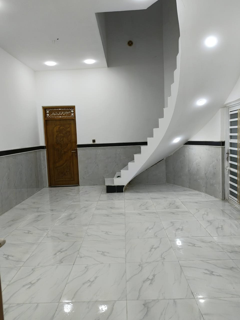 يوجد بيت في الميمونه. حي الملعب مساحه 125متر طابو صرف بناء حديث 2025 يوجد كافت الخدمات. لاستفسار ع رقم  واتساب/***********
