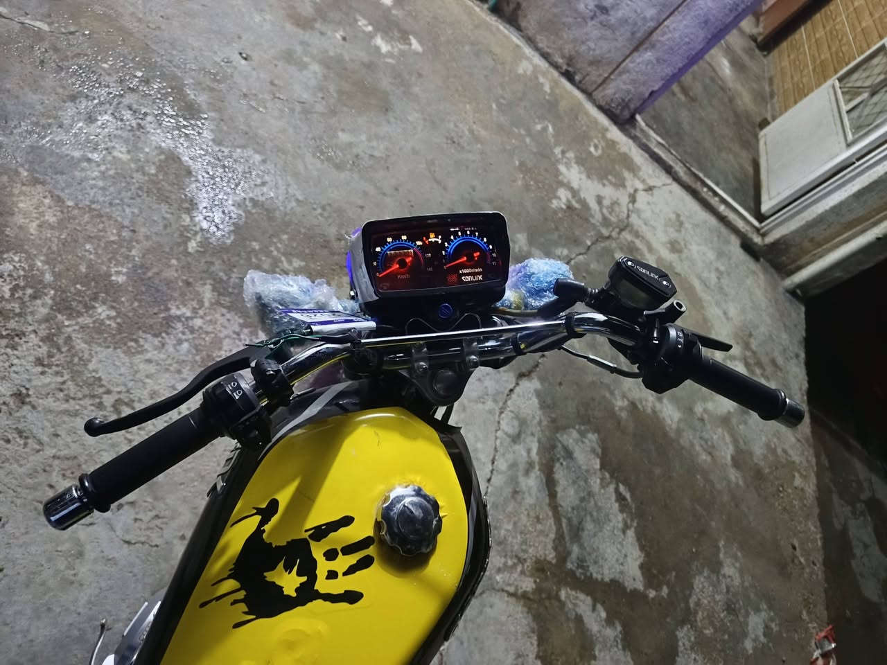 السلام عليكم شباب دراجه للبيع موديل 23 مكفوله اوراق اصولي.  تخم تاير جديد كهربائيات شغاله كلهاسعر خاص للاستفسار اتصال على الرقم***********
