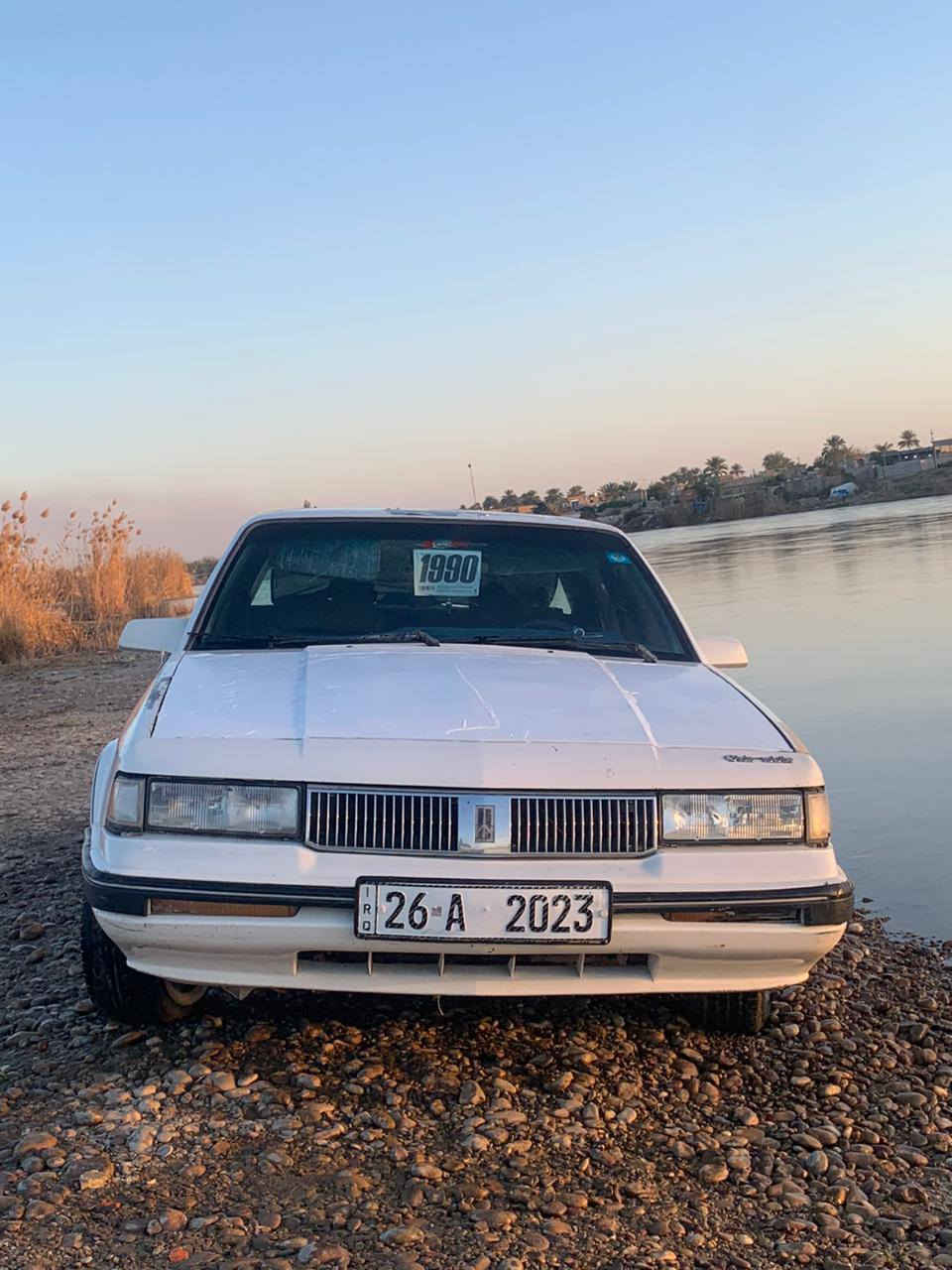 السلام عليكم
سياره اولدز موديل 90 رقم انگليزي مميز سنويه وهزه جديده المكان سامراء 
السعر 40 وبيها مجال
***********
