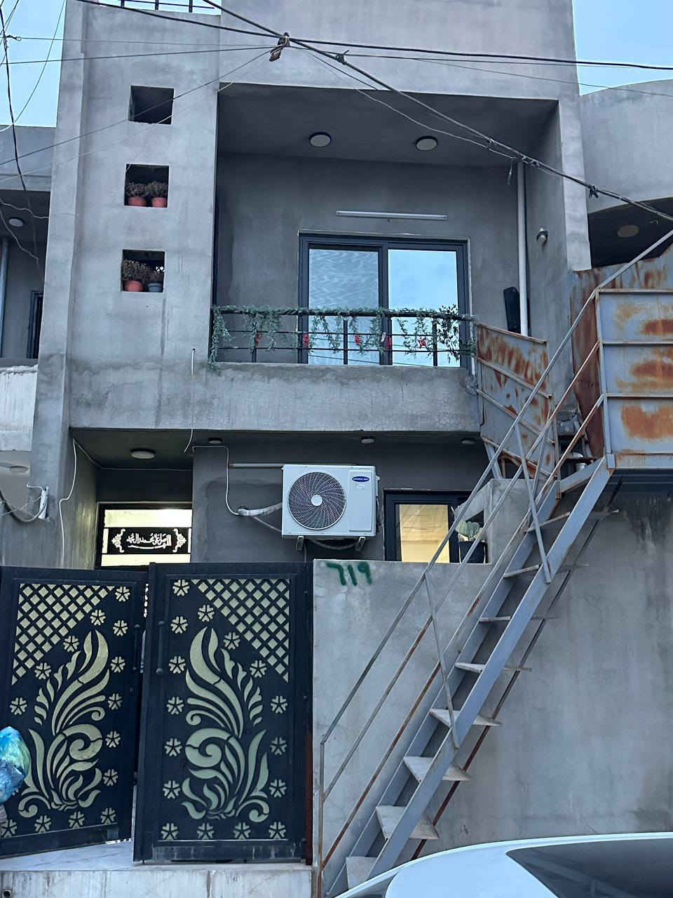 🛑الايجار 🛑طابق ثاني مساحه 100
فول موقعه حي العسكري قرب مدرسه زهره الصباح
سعر الايجار 150
***********
 ***********
