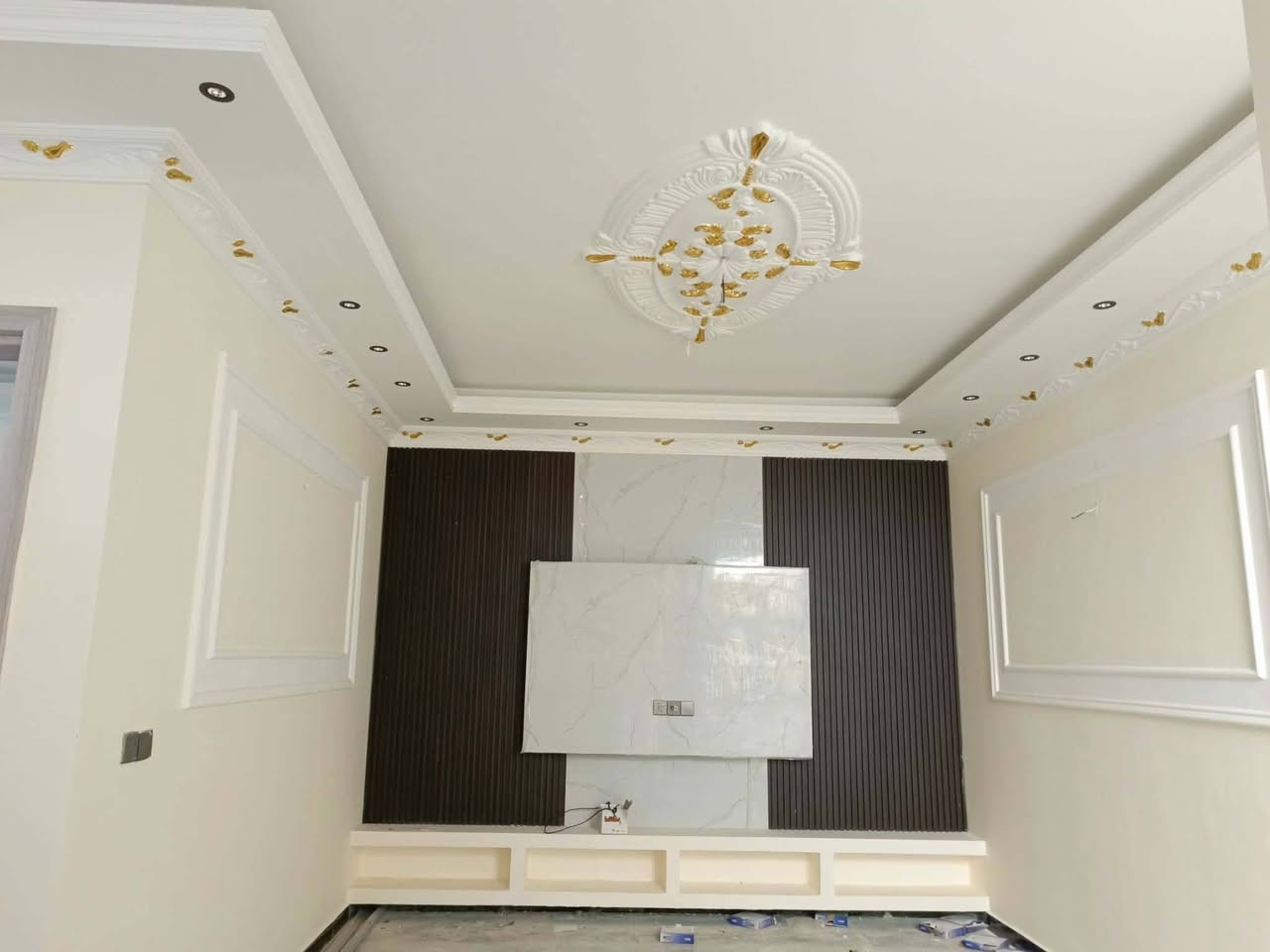 للديكور الحديثه 
مستعدون لكافة اعمال الديكور جبس مبورد بورتكس فوم انواع الصباغ الخارجية ولداخليه سحب بورك بديل خشب بديل رخام
العنوان نجف 
***********
