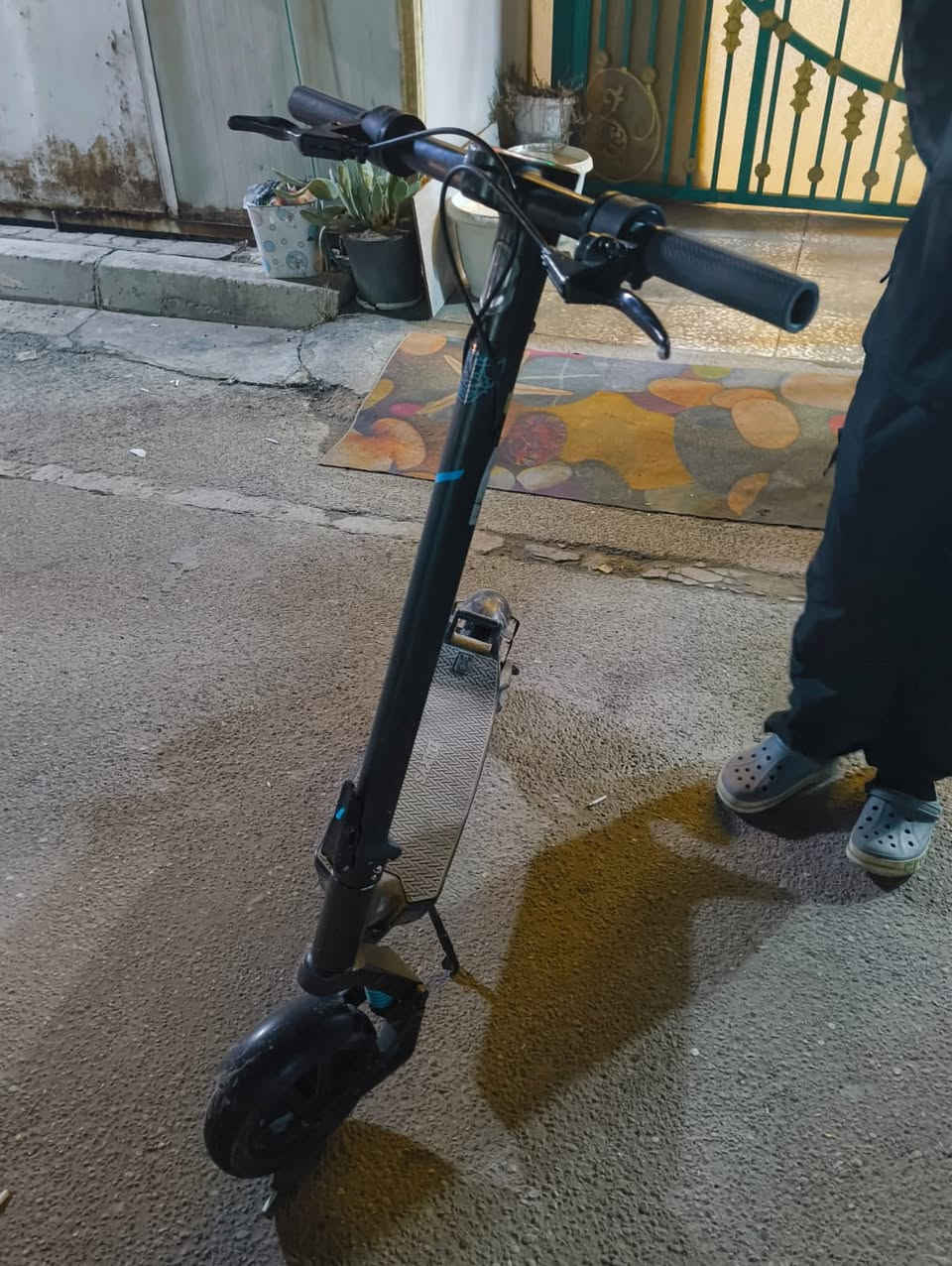 سكوتر عملاق
⸻

🚀 للبيع سكوتر كهربائي DAYS بحالة جيدة جداً

سكوتر كهربائي مستخدم استخدام خفيف، نظيف ومرتب وشغال 100% بدون أي مشاكل 🔥

✅ سرعة ممتازة وثبات عالي بالطريق
✅ بطارية تدوم مسافة زينة بالشحنة
✅ تعليق أمامي مريح للمطبات
✅ فرامل قوية وأمان عالي
✅ سهل الطي والنقل
✅ مناسب للدوام، التوصيل، والمشاوير اليومية

💰 السعر: 400,000 دينار عراقي
📍 الموقع: بغداد / البياع
📞 رقم الهاتف: ***********

البيع للجادين فقط، واللي يريد يستفسر يتواصل اتصال أو واتساب ✌
