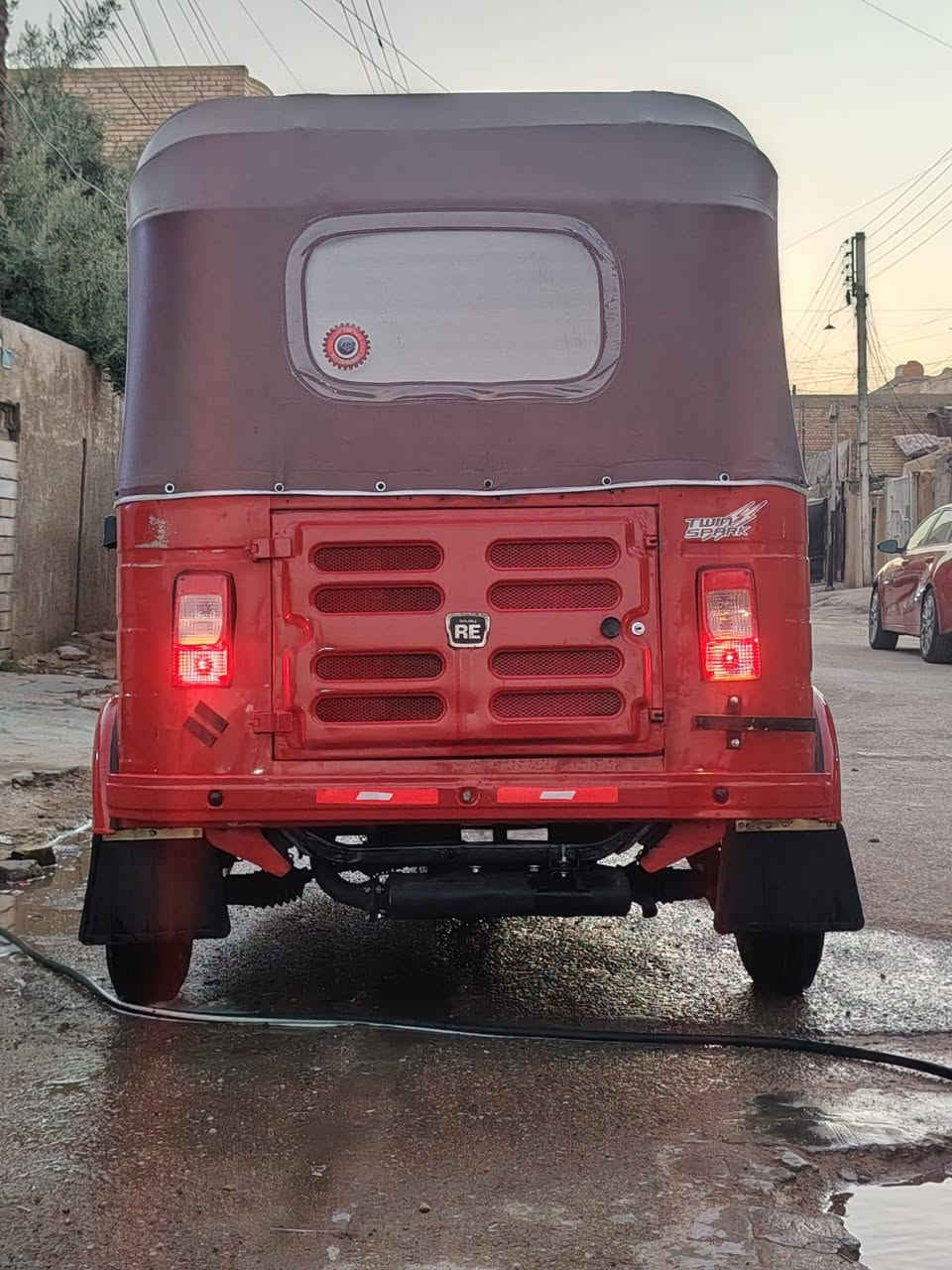 السلام عليكم موديل ١٨ رقم وسنوية انكليزي
التكتك نصبتهه احله من الصور
كهربائيات شغالة
تخم تاير
هزة جديدة ودوشمة جديدة
جادر وجامة جديدة
تراي حلو
معمر بيهه دوس وبيهه رشة صبغ بالغد الايمن تجي وتشوف كشرهه يخبل
عارضهه ب٦ وبيهه مجال
مكاني بغداد الشعب
***********
