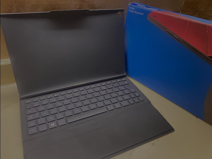 السلام عليكم كيبورد ايباد  سعر 7 الاف للحجز على رقم ***********
