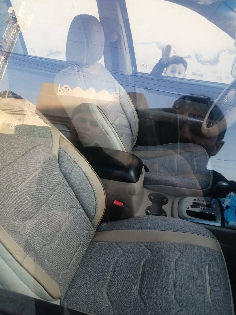 السلام عليكم
سنتافيه 2011 بدون ضرر بدون صبغ شرط بدون ملاحظات سنوية 29    7 راكب محرك شرط مامفتوح 
مكاني الموصل الايمن السعر 155 وبيها مجال بسيط
***********
***********
