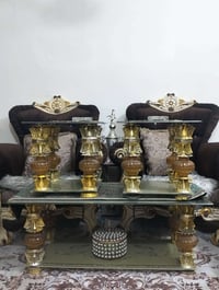 ٤ طبلات صغيرة • طاولة كبيرة