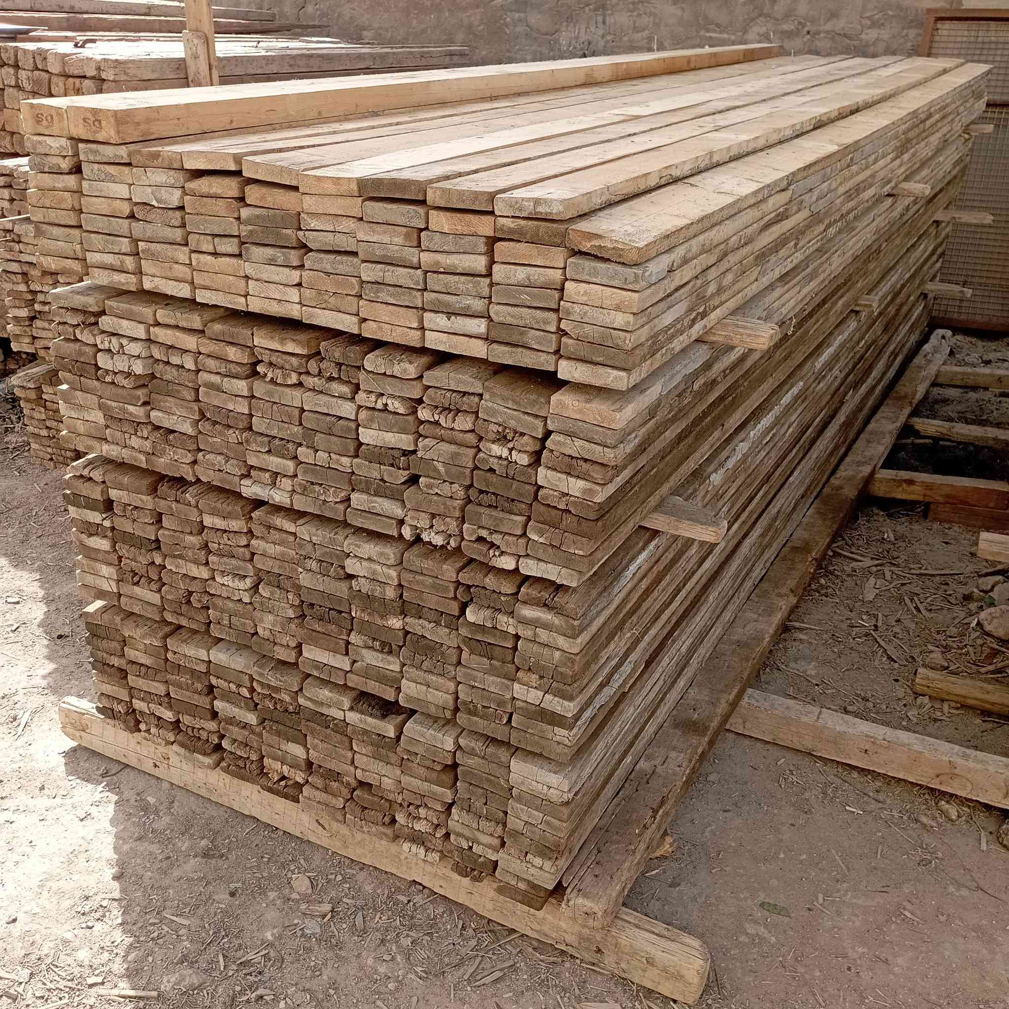 خشب نظيف للبيع روسي تارس 
فقط طوال لوح ٤متر و لوح ٣متر  وسير ٣متر 
العنوان الحلة ***********
