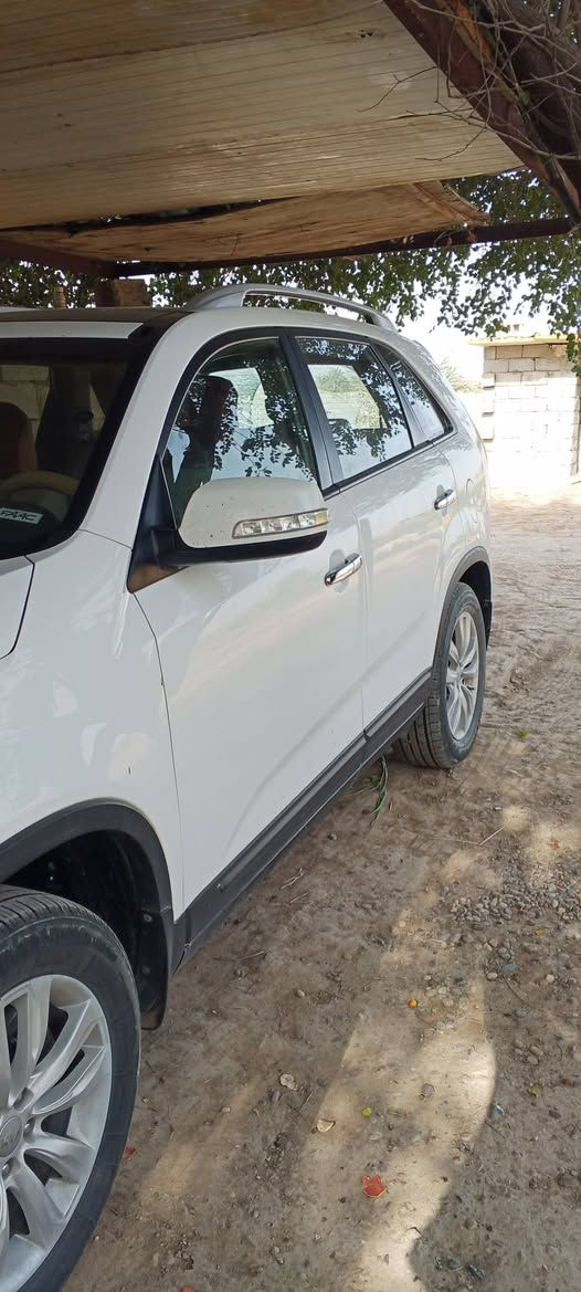 السلام عليكم سورنتو لبيع موديل 2013مكفوله كفاله عامه شرط السونر وارد خليجي عده الكيس مفتوح والباقي كله وضع شركه سعرها 177 وبيها مجال بصيط لطيبين رغم تلفون ***********
