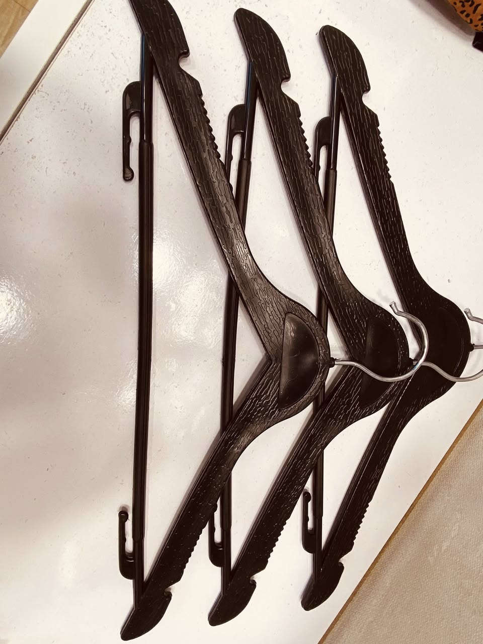 سلام عليكم تصفيه مال محل تعلاكه ملابس سعرهه 500 دينار
تعلاكه مال بنطرون او بجامه سعره القطعه الف دينار 
وموجود توصيل وهذا رقمي ***********
