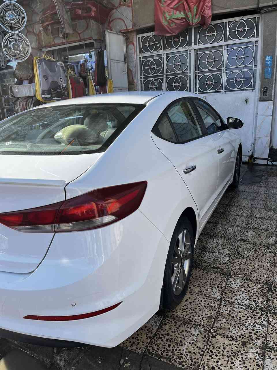 السلام عليكم النترا خليجي 
2017 بأسمي تحويل ثاني 
مكفولة من الصبغ والضربة 
محرك 2000 
فتحة  السعر 128 وبيها مجال بسيط 
*********** 
شباب مكلف الي يحب يستفسر ع الرقم
