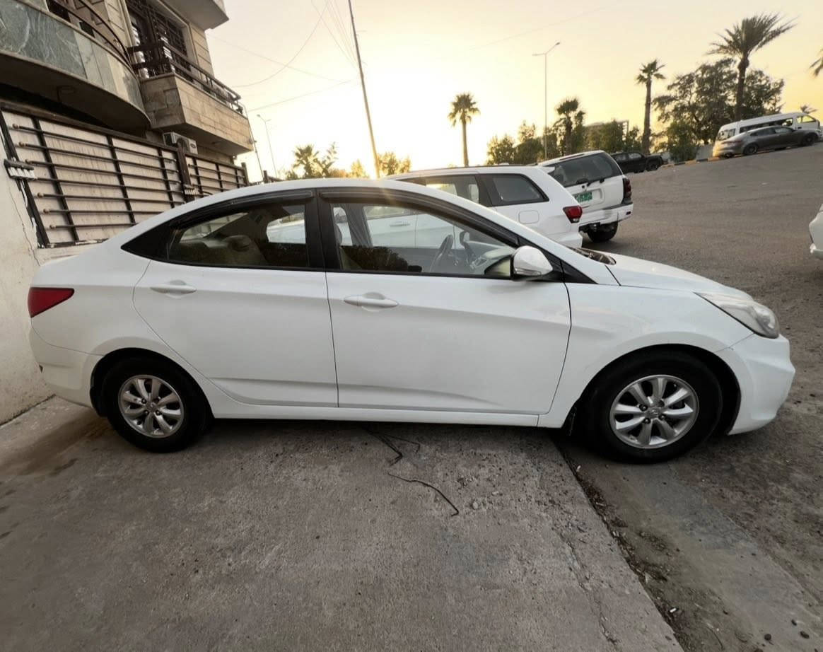 السلام عليكم اكسنت خليجي 2016 محرك 1600 رقم بغداد دولي باسمي تحويل مباشر ماشية 112 فول شاشة وكامرة وفتحة تحكم ستيرن والسيارة كلين مابيها حادث ولا بارد 
السعر 115 بيها مجال بسيط 
مكاني بغداد 
***********
