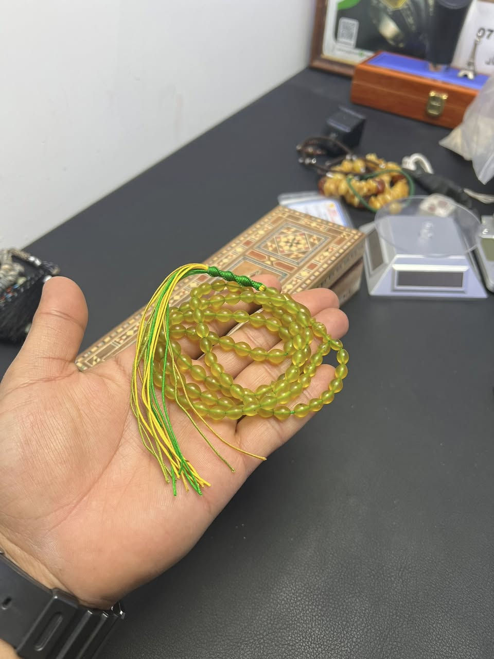 #عشاق_التحف
سبحة باي زهر افغاني طبيعي 

من السبح النظيفه والجميلة 

سبحه خشنه طويله مرتبة

للاستفسار السعر 125 الف 

راسلني عل الخاص لطفا أو الاتصال ***********موجود واتساب عل هذا الرابط ‏مراسلة احمد الربيعي الصائغ كهف الاحجار عبر واتساب.

‏https://wa.me/message/OEI26QOEYZ7TO1
