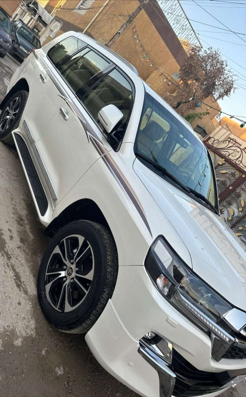 السلام عليكم
لاندكروز بريم اصل 
2021 كفالة عامة 
ماشية 30 وشوية 
السيارة جديدة جدا 
استعمال شخصي من الوكالة الزيرو 
***********
مكان السيارة بغداد 
مكينة 6 سلندر 4000
