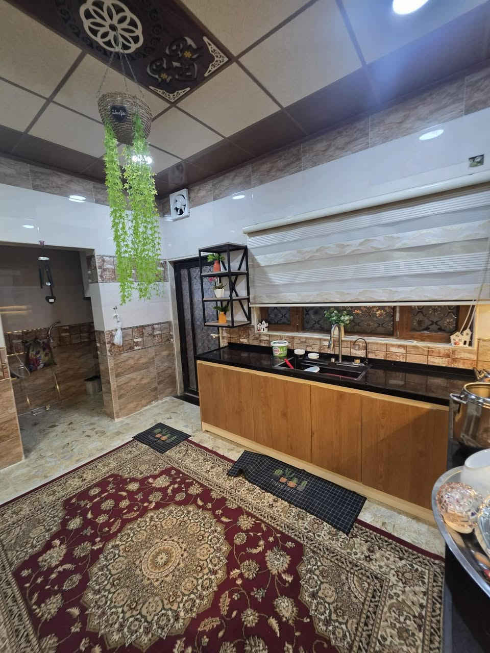 الدار للبيع مساحه 200متر طابقين في حي الكندي الثالثة بناء حديث زيرو كاشي وسيراميك وسقوف ثانوية مكتب دار الأمين للعقار *********** ***********
