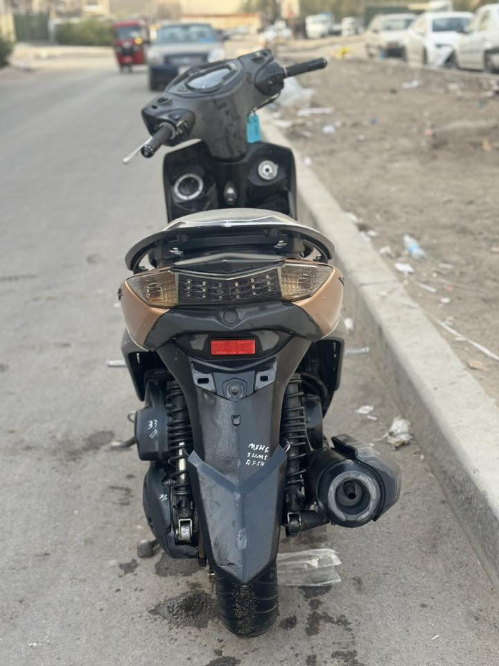 السلام عليكم سكنس لد طلاعات 2014 الدراجه على ايدي ماخذها رمبه وعلى ايد وحده وما متعوبه ودهن موتل وعليها كل شهر ادامه كامله الدراجه خير من الله عارضها ب850 وبيها مجال ولو ما محتاج فلوسها مستحيل ابيعها بهذا السعر  ومستحيل تلكه سكنس لد طلاعات بهذا السعر وبهيج نضافه الدراجه ربع متصرف عليها 
عنواني البلديات 
هـ***********
