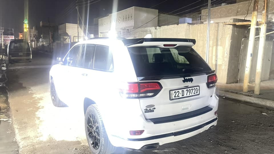 جيب s 22.  خليجي فول رادار امامي داخل اسود بيهه صبغ جاملغ وبنيد بدون دواخل بدون ايرباك وبيهه بارد بالباب مال السايق ماشيه. 52 الف مايل السعر 31$.  مكان السياره بغداد الرقم  ***********
