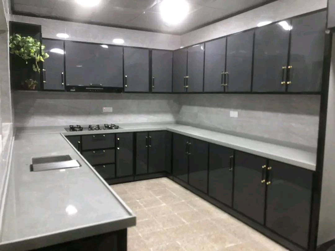 معمل القمة الفنية للحدادة العامة بلاستك المنيوم والمطابخ 
ابواب شبابيك بلاستك المنيوم والحديد  محجلات اللمنيوم 
 احدث المطابخ ***********    
***********. واتساب
