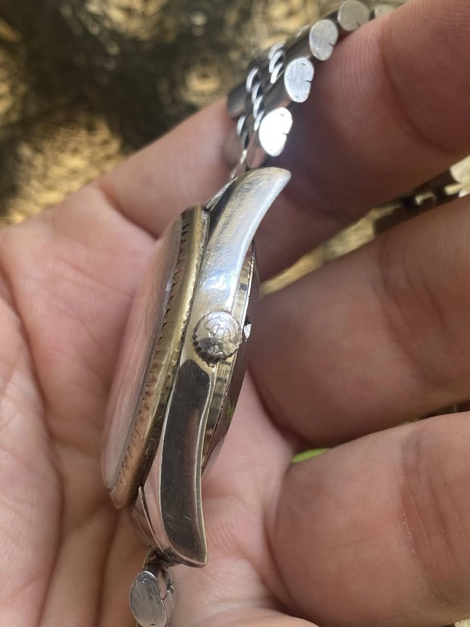 السلام عليكم 
رادو "الحصان الارجواني "
دزاين الرولكس 
أوتوماتيك 
مينا اسمنتي مميزة 
ستانلس ستيل بالكامل 
مقاومة للماء 
تاريخ يومي واسبوعي
بلادية بالكامل 
مكينة ذهبي ٢٥ حجر 
سير واسع 
القطر ٣٥ 
السعر ١٥٠ الف 
يوجد توصيل لجميع المحافظات 
***********
