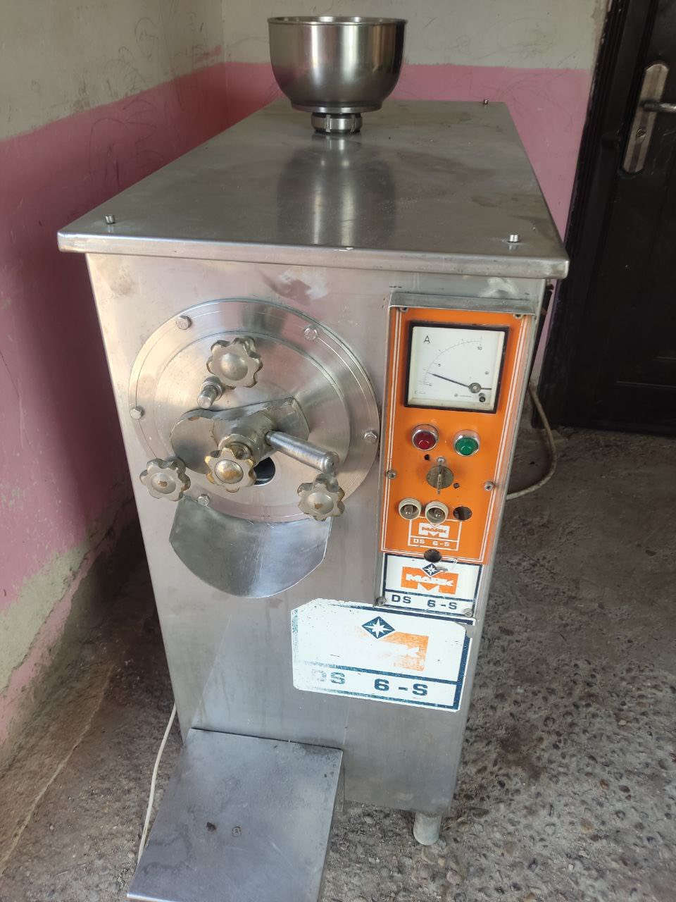 للبيع مكاين ايس كريم
هـ/‭٠٧٨١ ٢٩٦ ٨١٥٨‬
