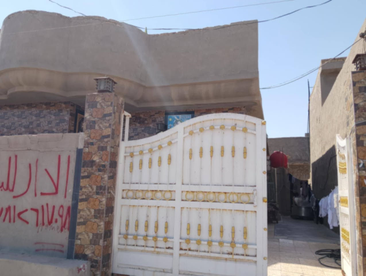 بيت كليش نظيف ومرتب مساحة ١٨٠ سند ٢٥ تحويل مباشر حله ورديه خارج سيف سعد قرب فرن المصطفى لاستفسار الاتصال على الرقم *********** امير يوجد واتساب
